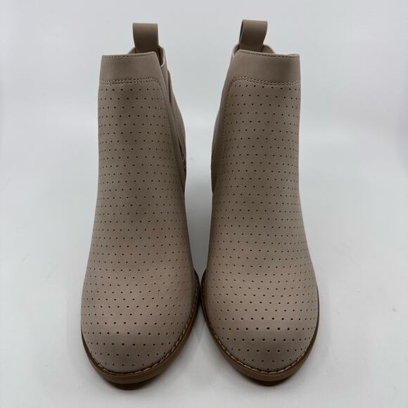 DV by Dolce Vita Gerdy Ankle Bootie Wedge Heel Vegan Leather Beige Womens Size 8 - Picture 4 of 10